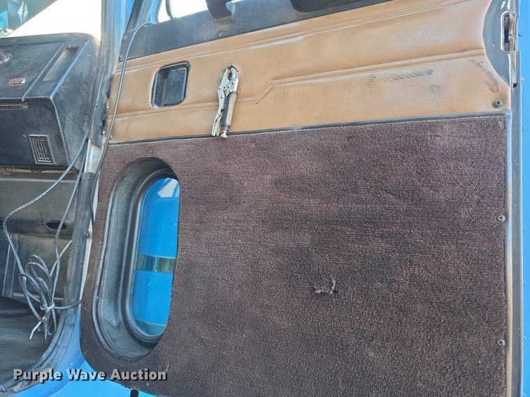 image for item FI0897 1996 Peterbilt 357 dump truck