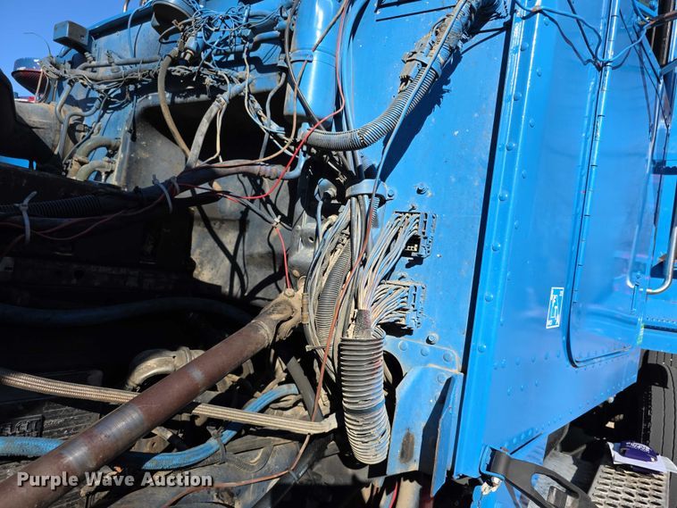 image for item FI0897 1996 Peterbilt 357 dump truck