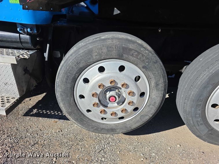 image for item FI0897 1996 Peterbilt 357 dump truck