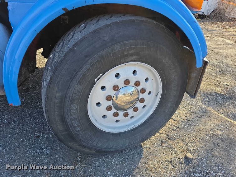 image for item FI0897 1996 Peterbilt 357 dump truck