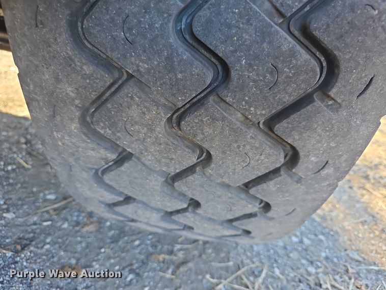 image for item FI0897 1996 Peterbilt 357 dump truck