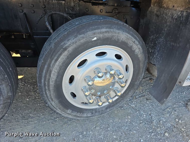 image for item FI0897 1996 Peterbilt 357 dump truck