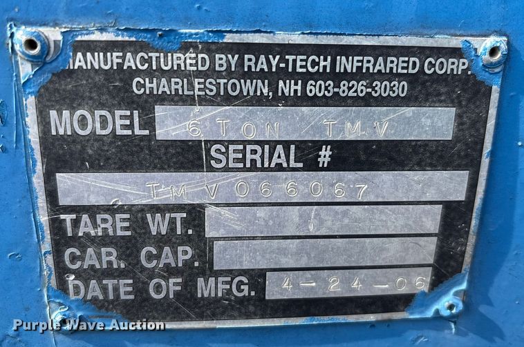 image for item FK1172 2006 GMC C7500 Crew Cab infrared asphalt heater truck