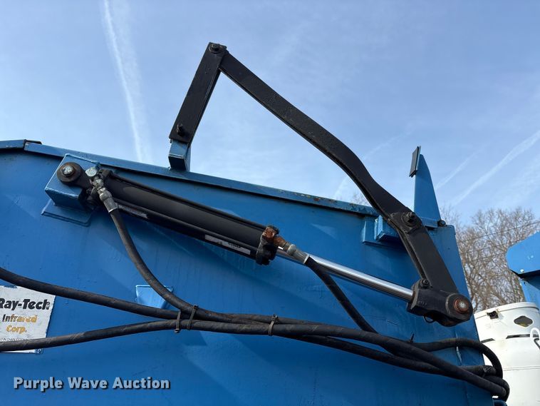 image for item FK1172 2006 GMC C7500 Crew Cab infrared asphalt heater truck