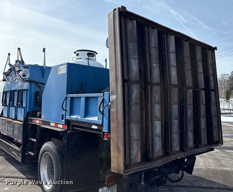 image for item FK1172 2006 GMC C7500 Crew Cab infrared asphalt heater truck