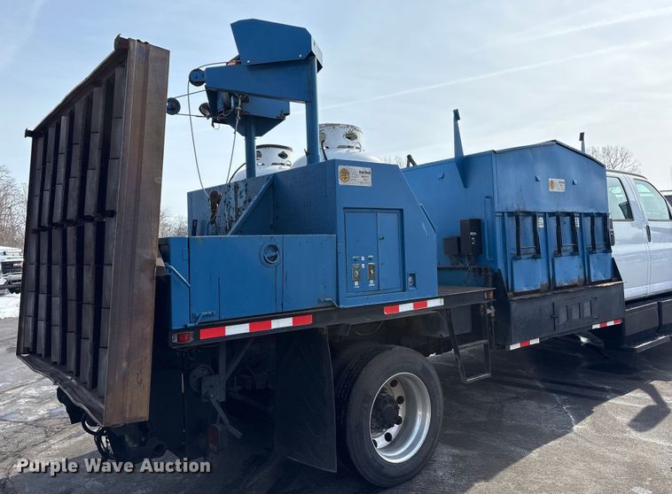 image for item FK1172 2006 GMC C7500 Crew Cab infrared asphalt heater truck