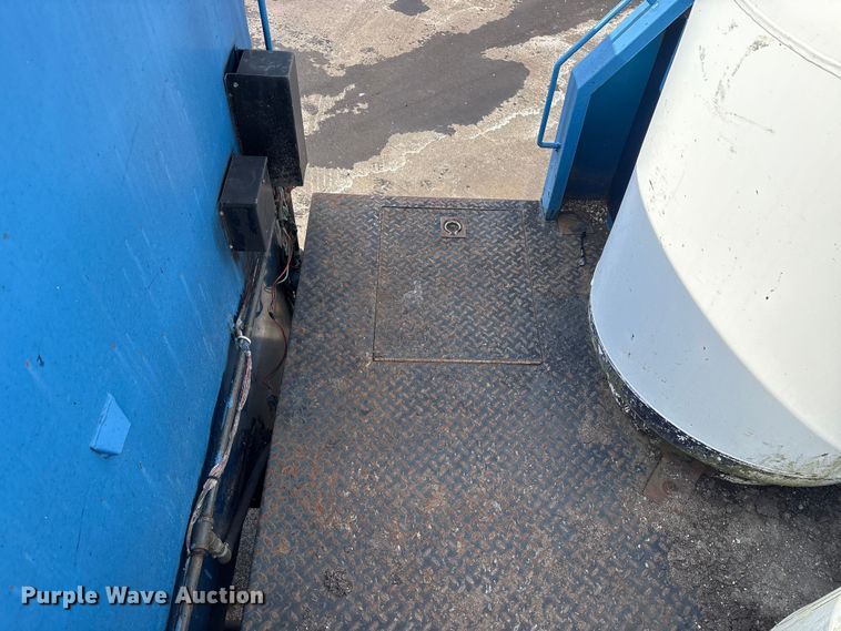 image for item FK1172 2006 GMC C7500 Crew Cab infrared asphalt heater truck