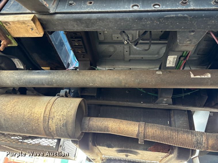 image for item FK1172 2006 GMC C7500 Crew Cab infrared asphalt heater truck