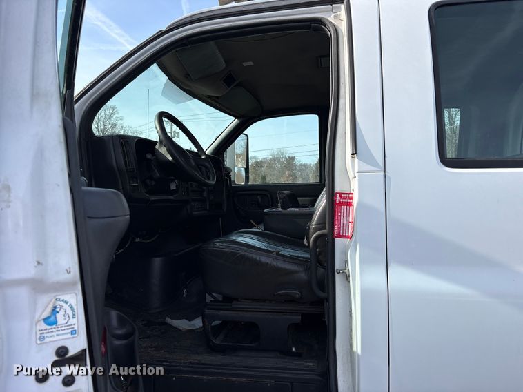 image for item FK1172 2006 GMC C7500 Crew Cab infrared asphalt heater truck