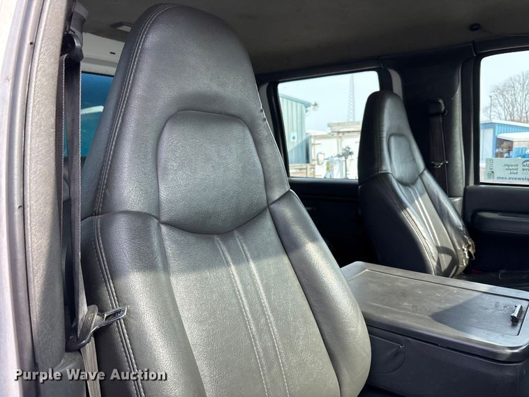 image for item FK1172 2006 GMC C7500 Crew Cab infrared asphalt heater truck