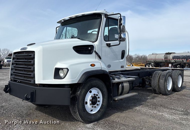 image for item FK1176 2014 Freightliner 114SD truck cab and chassis