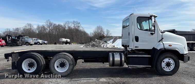 image for item FK1176 2014 Freightliner 114SD truck cab and chassis