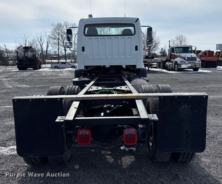 image for item FK1176 2014 Freightliner 114SD truck cab and chassis