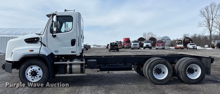 image for item FK1176 2014 Freightliner 114SD truck cab and chassis