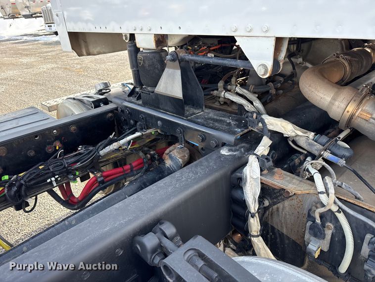 image for item FK1176 2014 Freightliner 114SD truck cab and chassis