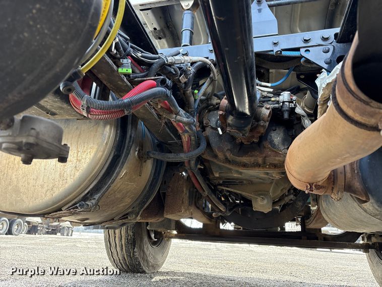 image for item FK1176 2014 Freightliner 114SD truck cab and chassis