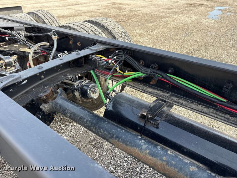 image for item FK1176 2014 Freightliner 114SD truck cab and chassis