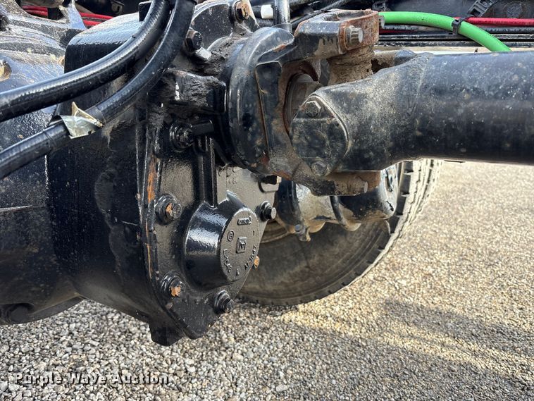 image for item FK1176 2014 Freightliner 114SD truck cab and chassis