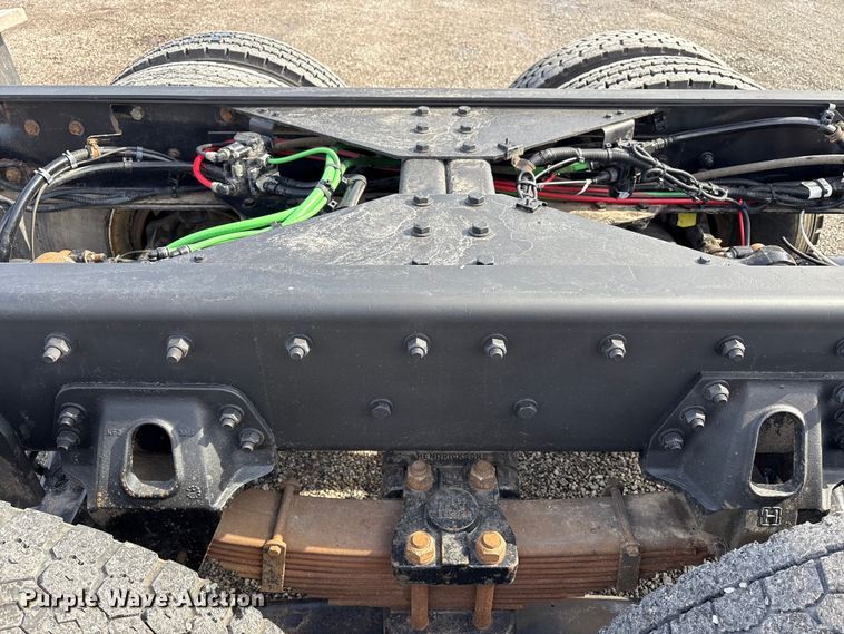 image for item FK1176 2014 Freightliner 114SD truck cab and chassis