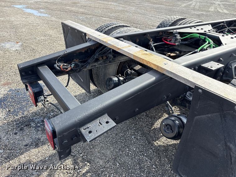 image for item FK1176 2014 Freightliner 114SD truck cab and chassis