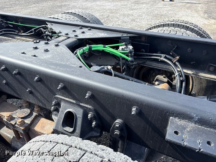 image for item FK1176 2014 Freightliner 114SD truck cab and chassis