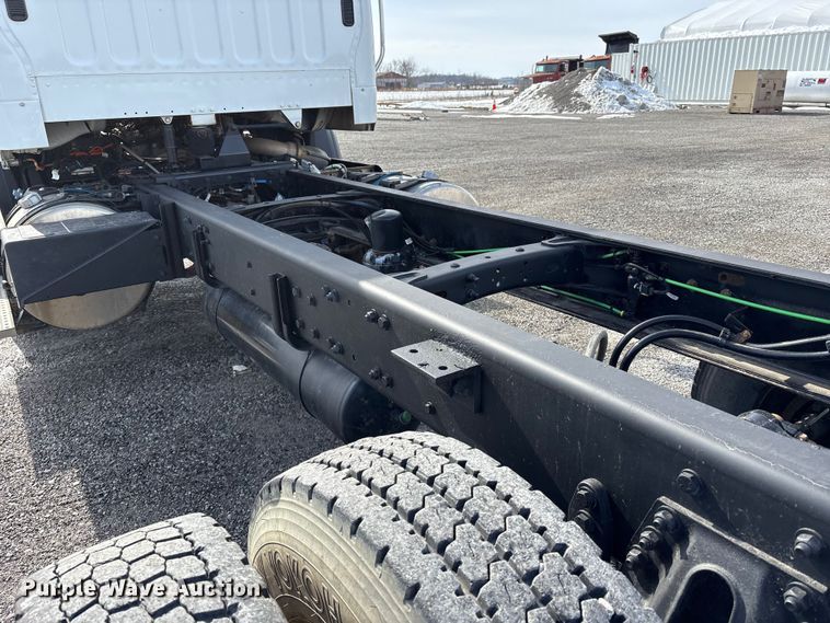 image for item FK1176 2014 Freightliner 114SD truck cab and chassis