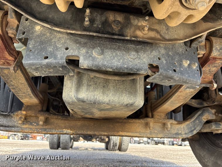 image for item FK1176 2014 Freightliner 114SD truck cab and chassis