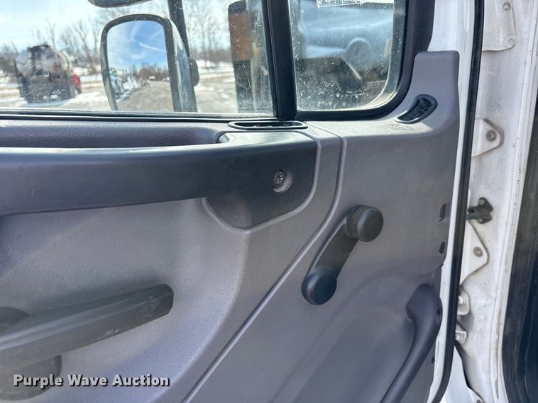 image for item FK1176 2014 Freightliner 114SD truck cab and chassis