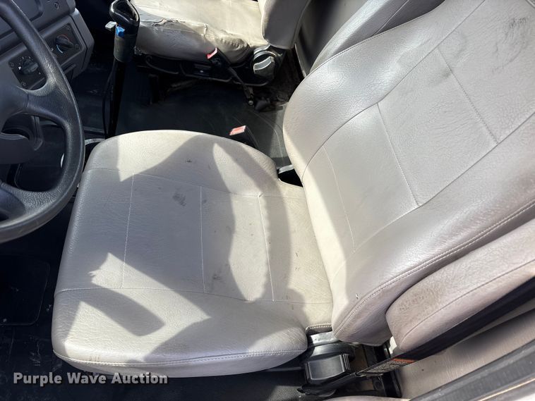 image for item FK1176 2014 Freightliner 114SD truck cab and chassis