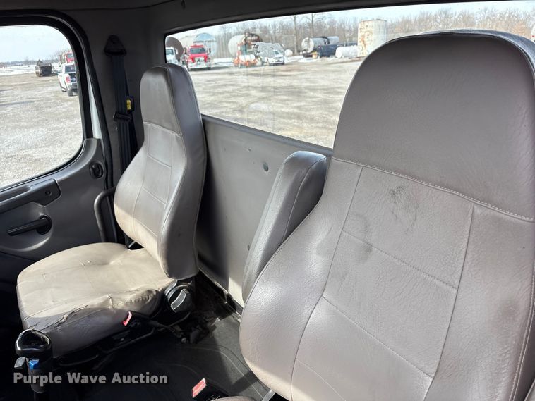 image for item FK1176 2014 Freightliner 114SD truck cab and chassis