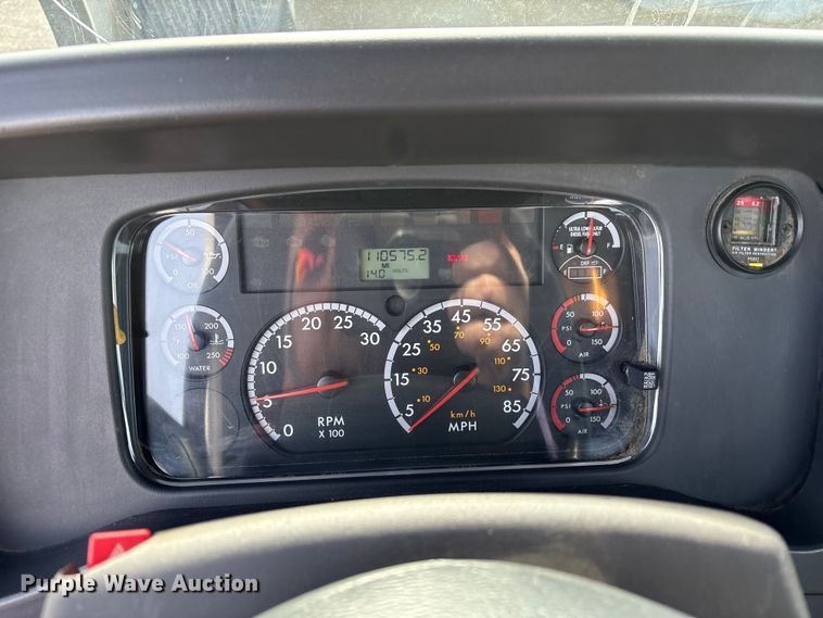 image for item FK1176 2014 Freightliner 114SD truck cab and chassis