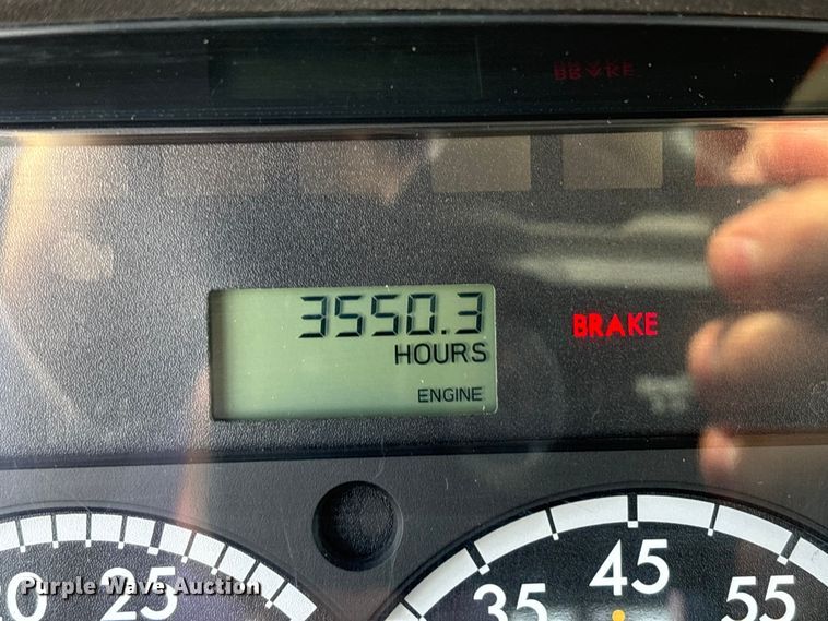 image for item FK1176 2014 Freightliner 114SD truck cab and chassis