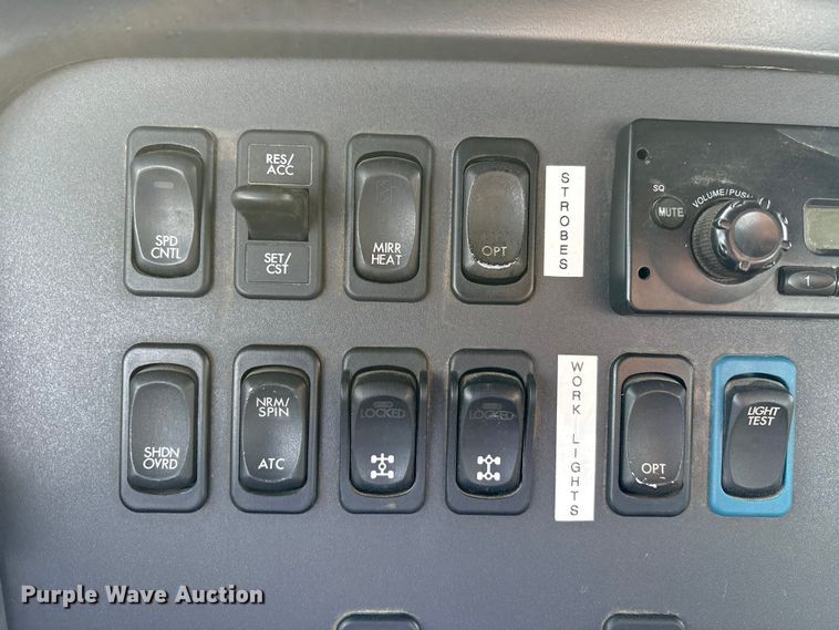 image for item FK1176 2014 Freightliner 114SD truck cab and chassis