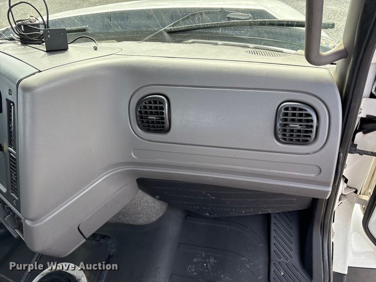 image for item FK1176 2014 Freightliner 114SD truck cab and chassis