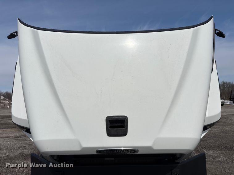 image for item FK1176 2014 Freightliner 114SD truck cab and chassis