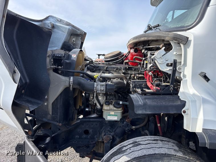 image for item FK1176 2014 Freightliner 114SD truck cab and chassis