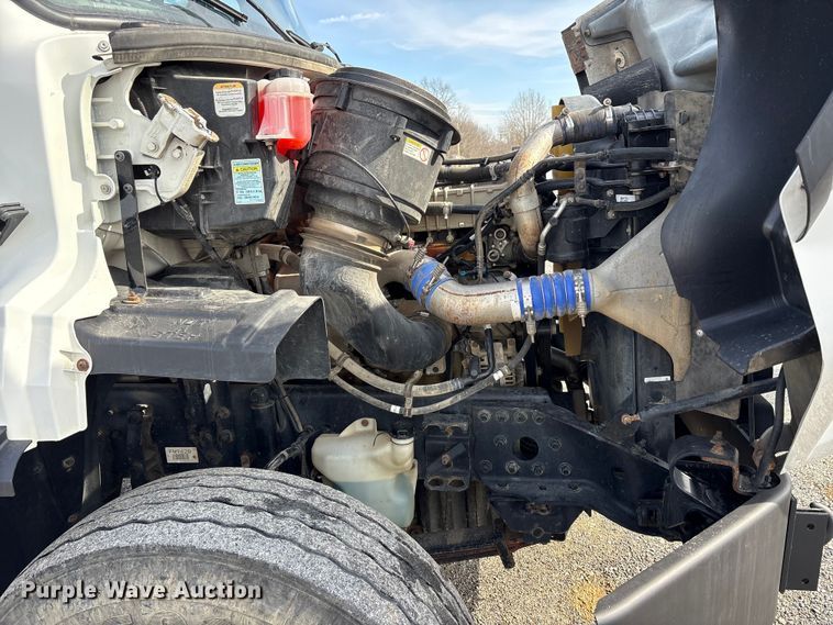 image for item FK1176 2014 Freightliner 114SD truck cab and chassis