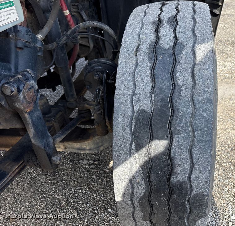 image for item FK1176 2014 Freightliner 114SD truck cab and chassis