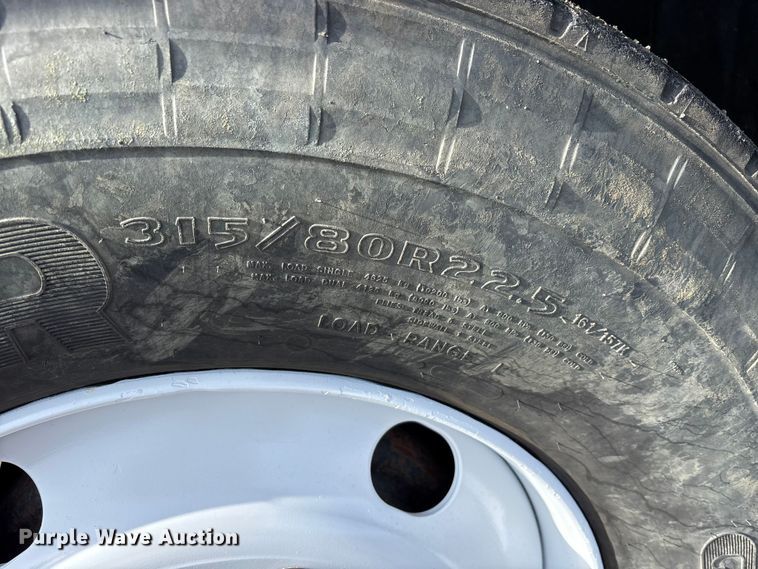 image for item FK1176 2014 Freightliner 114SD truck cab and chassis