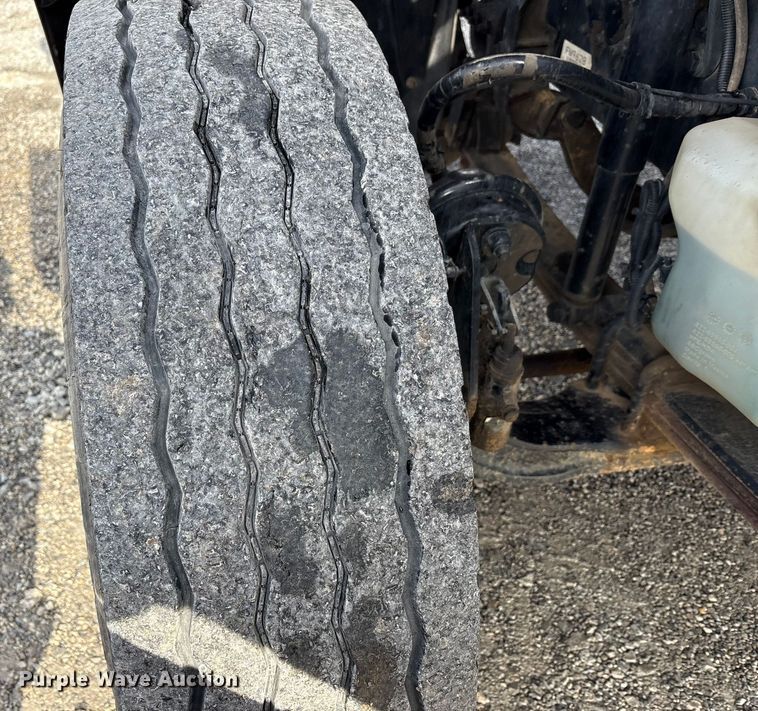 image for item FK1176 2014 Freightliner 114SD truck cab and chassis