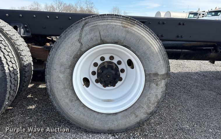 image for item FK1176 2014 Freightliner 114SD truck cab and chassis