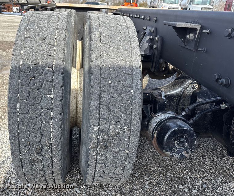 image for item FK1176 2014 Freightliner 114SD truck cab and chassis