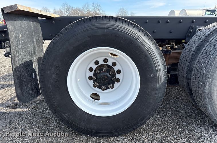 image for item FK1176 2014 Freightliner 114SD truck cab and chassis