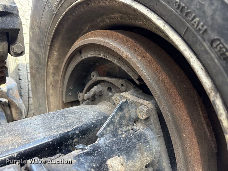 image for item FK1176 2014 Freightliner 114SD truck cab and chassis