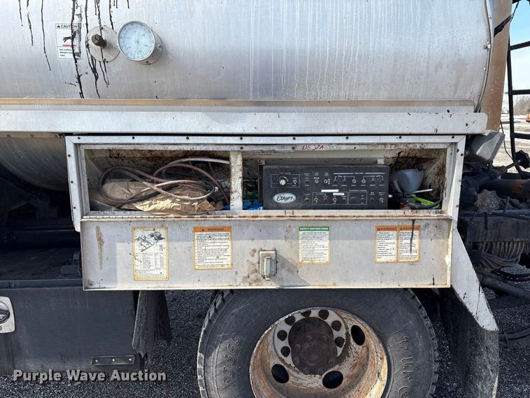 image for item FK1177 2008 Sterling oil distributor truck