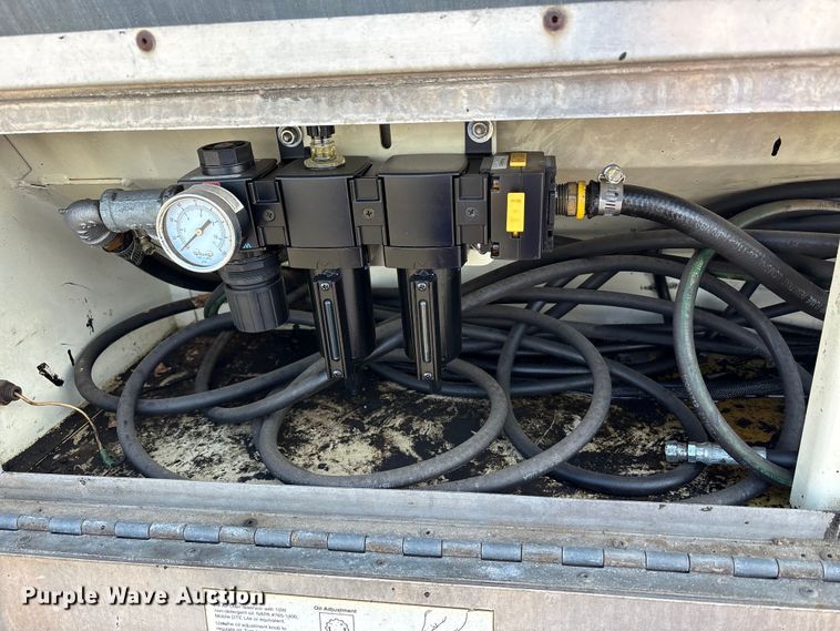 image for item FK1177 2008 Sterling oil distributor truck