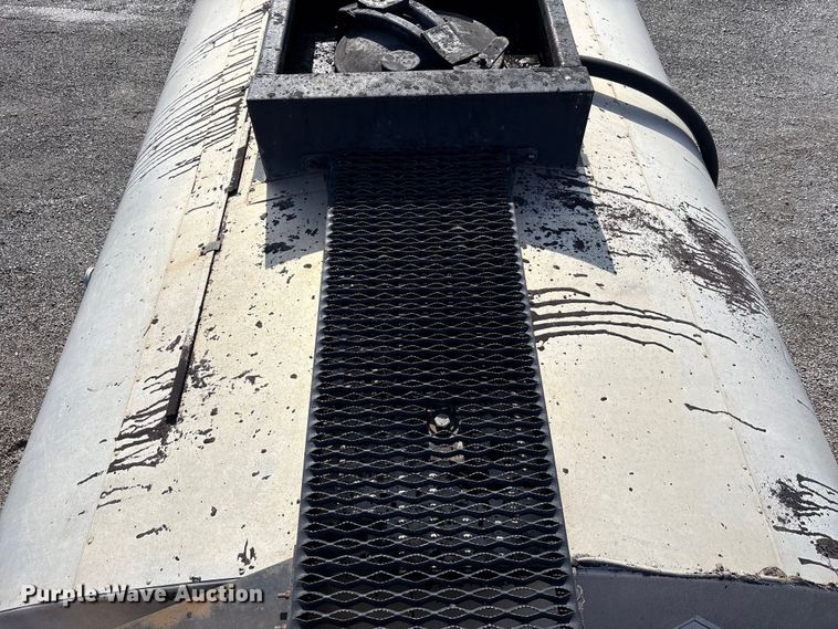 image for item FK1177 2008 Sterling oil distributor truck