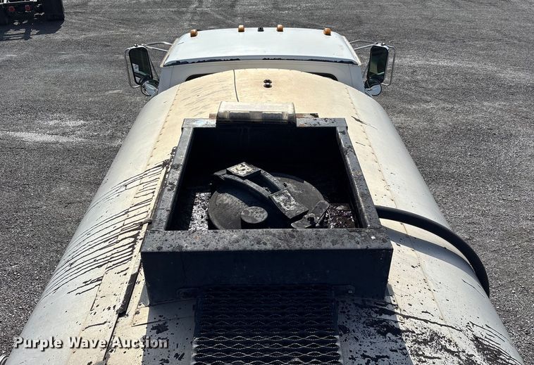 image for item FK1177 2008 Sterling oil distributor truck