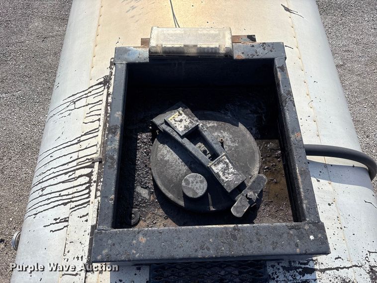 image for item FK1177 2008 Sterling oil distributor truck