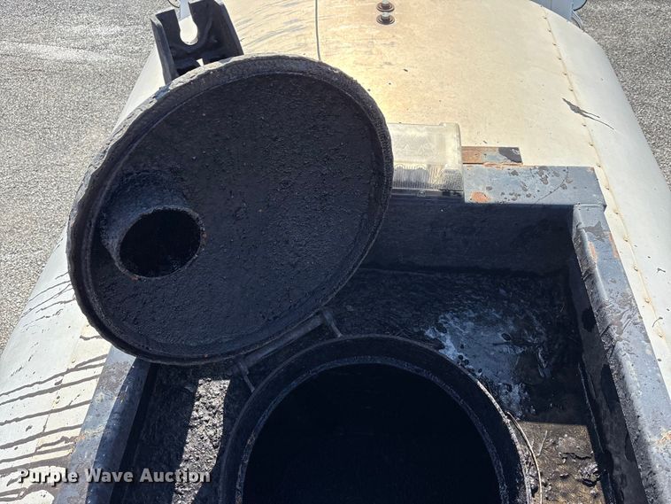 image for item FK1177 2008 Sterling oil distributor truck